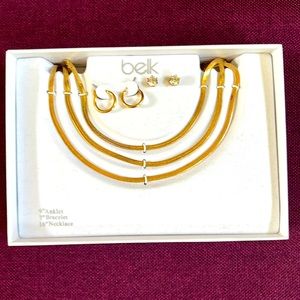 A beautiful herringbone design 5 piece Fashion Gold Covered jewelry boxed set❣️
